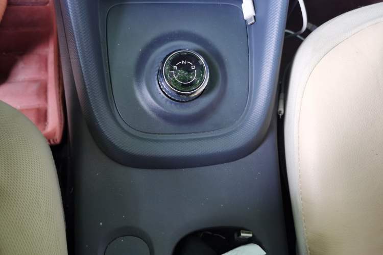 Used Wuling Hongguang New Energy 2025 Extended-Range Hybrid 50KM Comfort Version Gear Lever