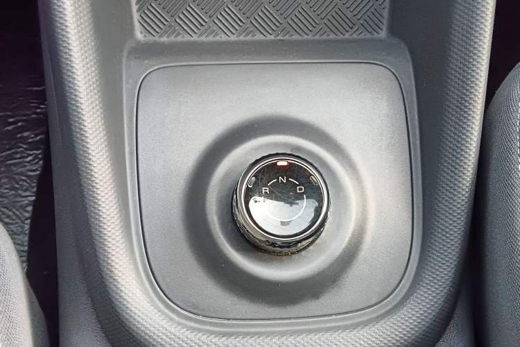 Used Wuling Hongguang New Energy 2025 Extended-Range Hybrid 50KM Comfort Version Gear Lever