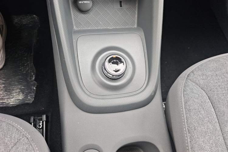 Used Wuling Hongguang New Energy 2025 Model Range-Extending Hybrid 150KM Comfort Edition Gear Lever
