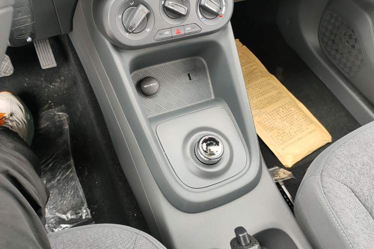 Used Wuling Hongguang New Energy 2025 Extended-Range Hybrid 50KM Comfort Version Gear Lever
