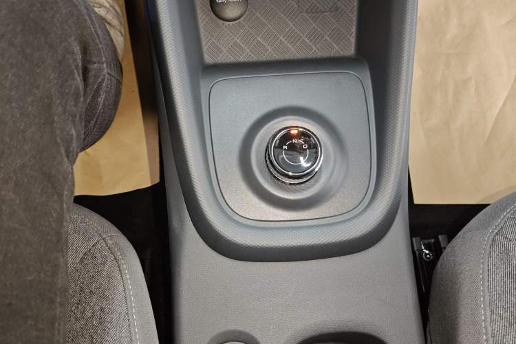 Used Wuling Hongguang New Energy 2025 Extended-Range Hybrid 50 km Utility Version Gear Lever