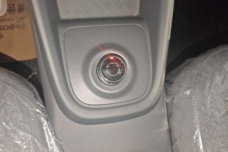 Used Wuling Hongguang New Energy 2025 Model Range-Extending Hybrid 150KM Comfort Edition Gear Lever
