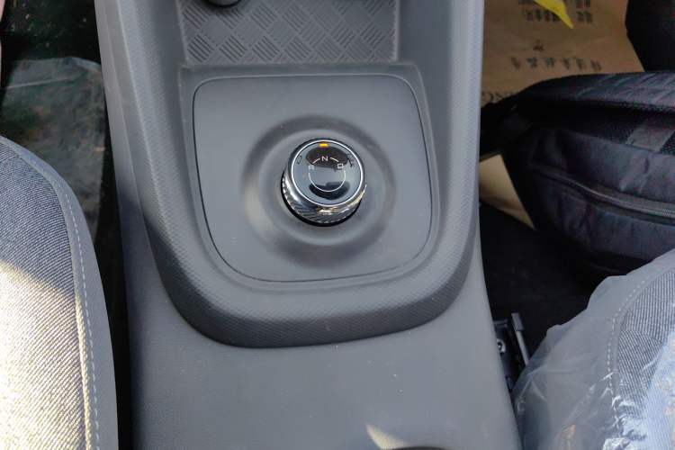 Used Wuling Hongguang New Energy 2025 Extended-Range Hybrid 50KM Comfort Version Gear Lever