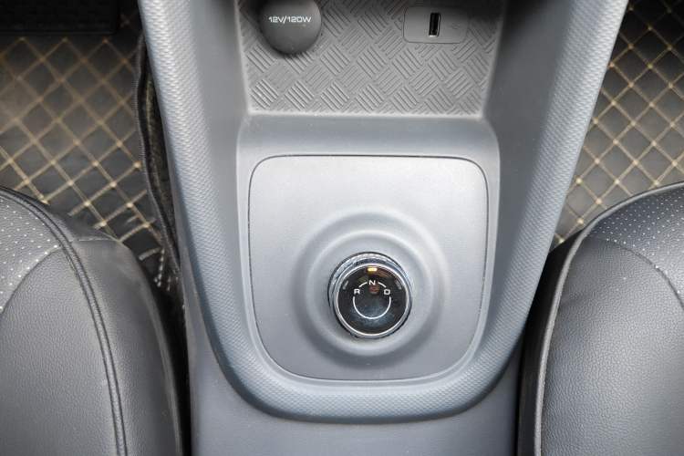 Used Wuling Hongguang New Energy 2025 Extended-Range Hybrid 50 km Standard Version Gear Lever