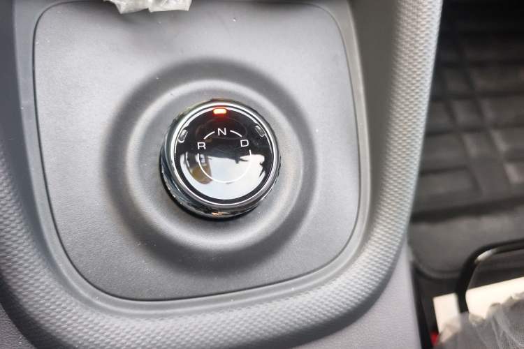 Used Wuling Hongguang New Energy 2025 Extended-Range Hybrid 50 km Standard Version Gear Lever
