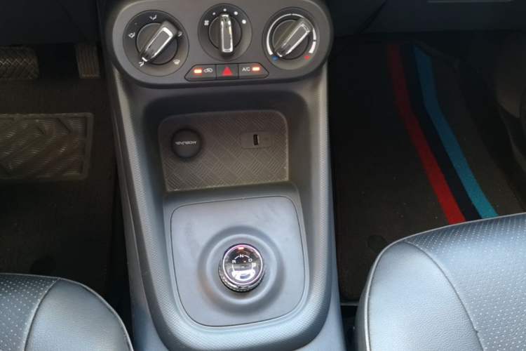 Used Wuling Hongguang New Energy 2025 Extended-Range Hybrid 50KM Comfort Version Gear Lever