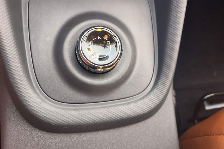 Used Wuling Hongguang New Energy 2025 Extended-Range Hybrid 50KM Comfort Version Gear Lever