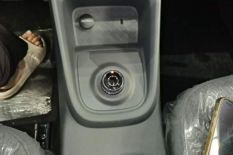Used Wuling Hongguang New Energy 2025 Extended-Range Hybrid 50 km Standard Version Gear Lever
