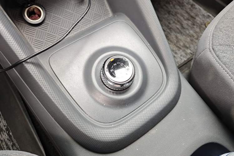 Used Wuling Hongguang New Energy 2025 Extended-Range Hybrid 50KM Comfort Version Gear Lever