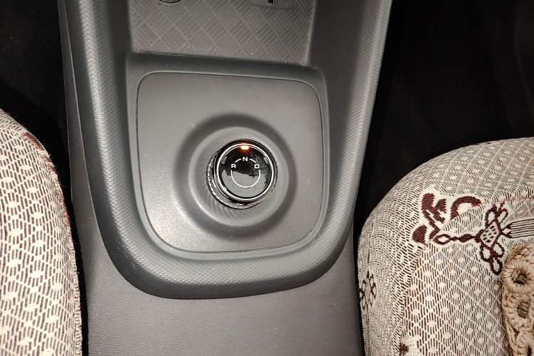 Used Wuling Hongguang New Energy 2025 Extended-Range Hybrid 50KM Comfort Version Gear Lever