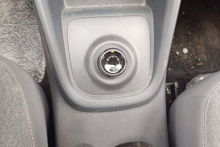 Used Wuling Hongguang New Energy 2025 Extended-Range Hybrid 50 km Utility Version Gear Lever