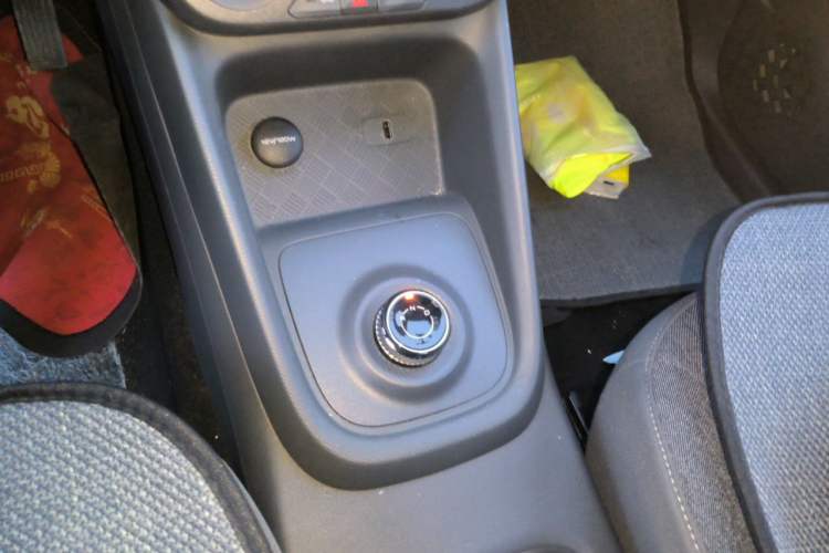 Used Wuling Hongguang New Energy 2025 Extended-Range Hybrid 50 km Standard Version Gear Lever