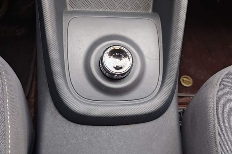 Used Wuling Hongguang New Energy 2025 Model Range-Extending Hybrid 150KM Comfort Edition Gear Lever