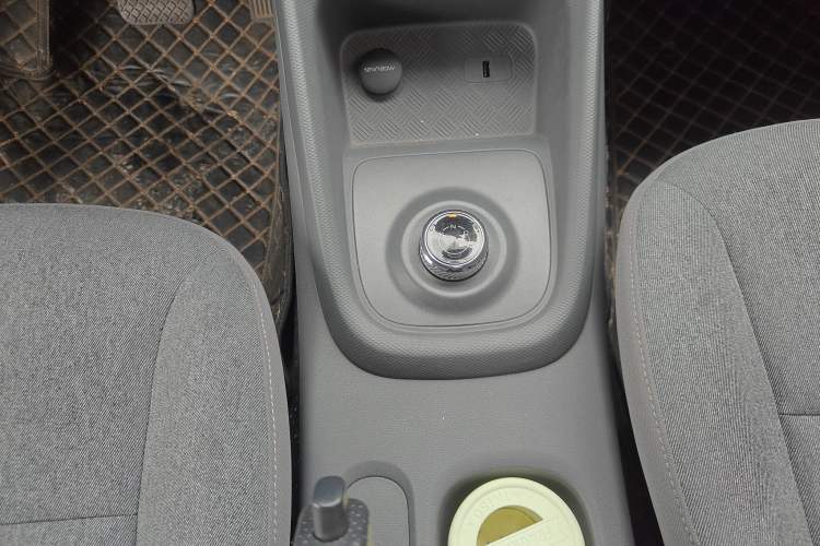 Used Wuling Hongguang New Energy 2025 Extended-Range Hybrid 50KM Comfort Version Gear Lever