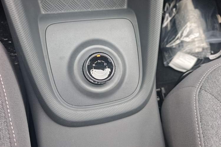 Used Wuling Hongguang New Energy 2025 Model Range-Extending Hybrid 150KM Comfort Edition Gear Lever