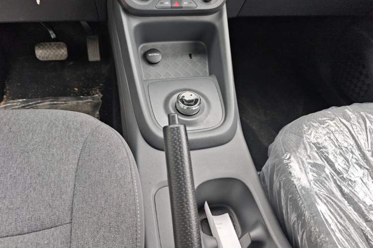 Used Wuling Hongguang New Energy 2025 Extended-Range Hybrid 50 km Standard Version Gear Lever