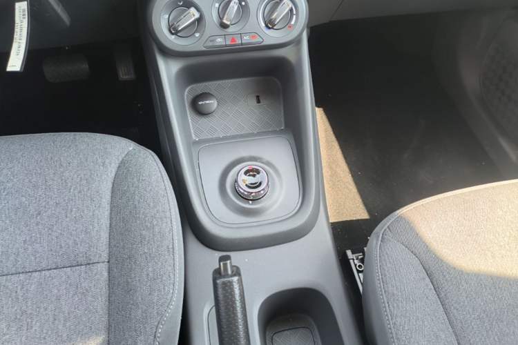 Used Wuling Hongguang New Energy 2025 Extended-Range Hybrid 50KM Comfort Version Gear Lever
