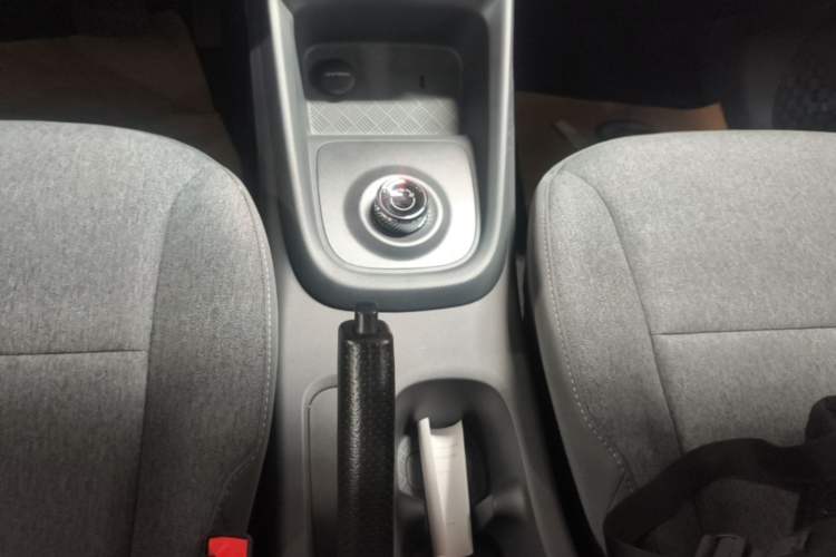 Used Wuling Hongguang New Energy 2025 Extended-Range Hybrid 50 km Standard Version Gear Lever