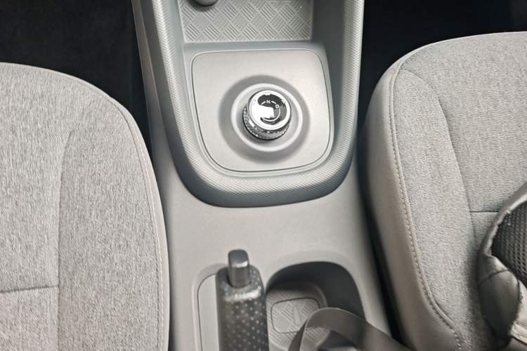 Used Wuling Hongguang New Energy 2025 Extended-Range Hybrid 50KM Comfort Version Gear Lever
