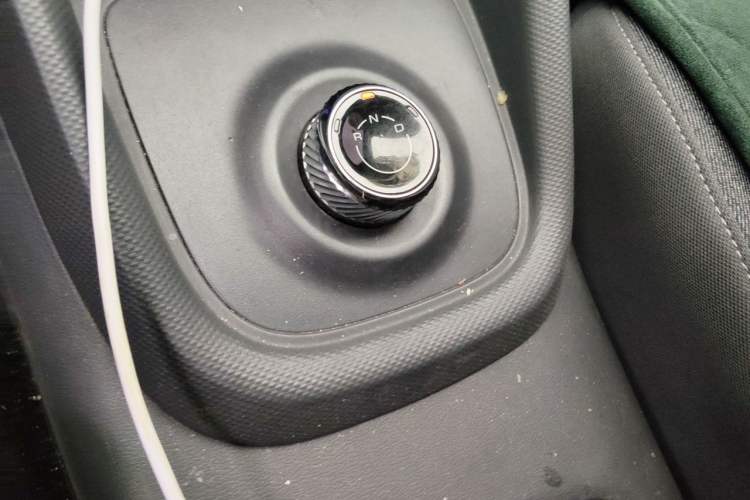 Used Wuling Hongguang New Energy 2025 Extended-Range Hybrid 50 km Standard Version Gear Lever