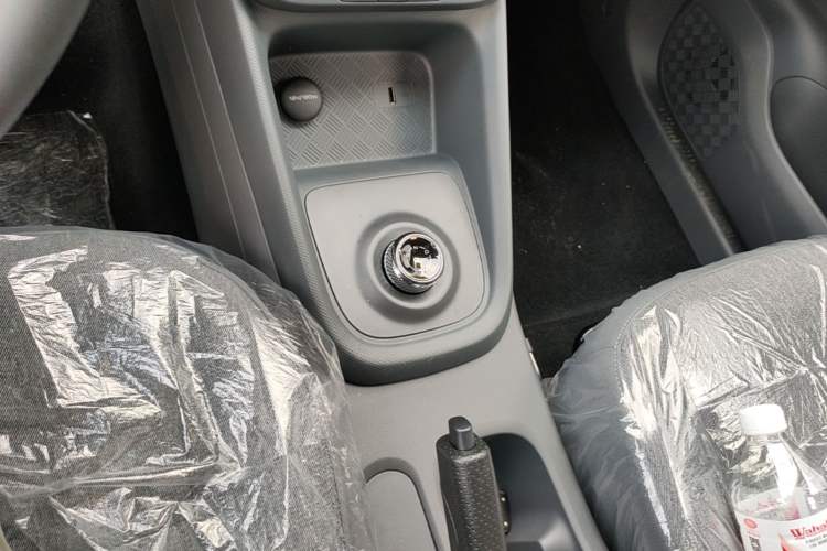 Used Wuling Hongguang New Energy 2025 Extended-Range Hybrid 50KM Comfort Version Gear Lever