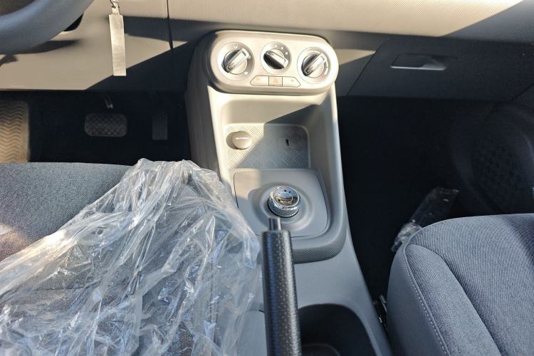 Used Wuling Hongguang New Energy 2025 Extended-Range Hybrid 50 km Standard Version Gear Lever