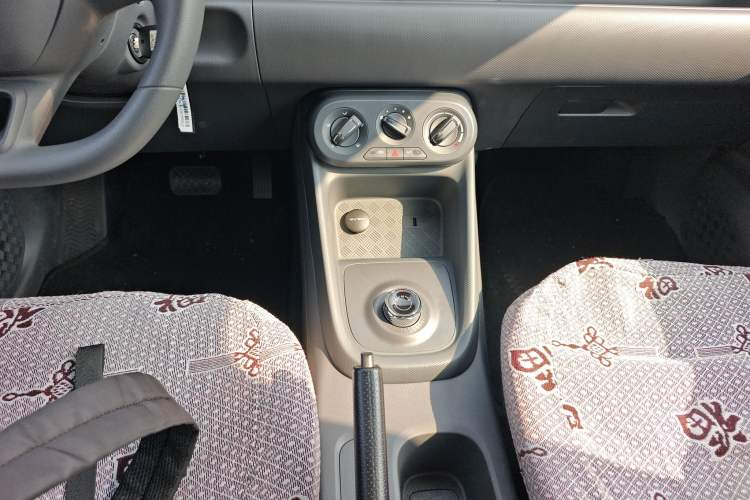 Used Wuling Hongguang New Energy 2025 Model Range-Extending Hybrid 150KM Standard Edition Gear Lever