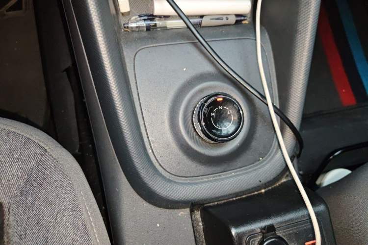Used Wuling Hongguang New Energy 2025 Extended-Range Hybrid 50 km Standard Version Gear Lever