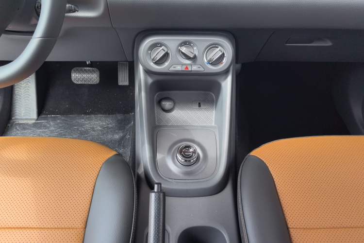 Used Wuling Hongguang New Energy 2025 Extended-Range Hybrid 50KM Comfort Version Gear Lever