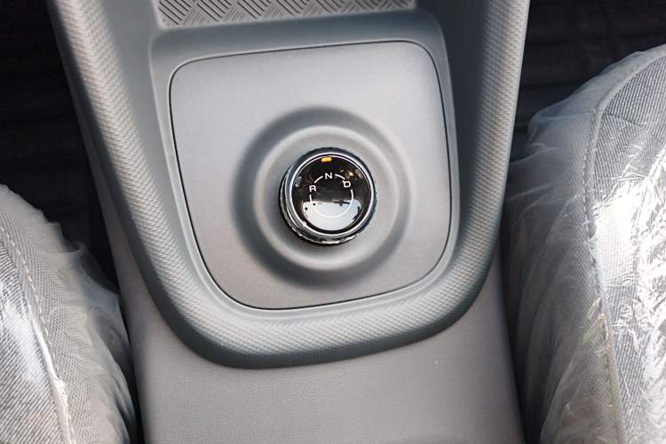 Used Wuling Hongguang New Energy 2025 Extended-Range Hybrid 50 km Standard Version Gear Lever