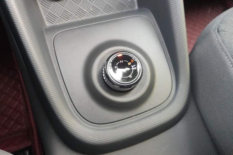 Used Wuling Hongguang New Energy 2025 Extended-Range Hybrid 50KM Comfort Version Gear Lever