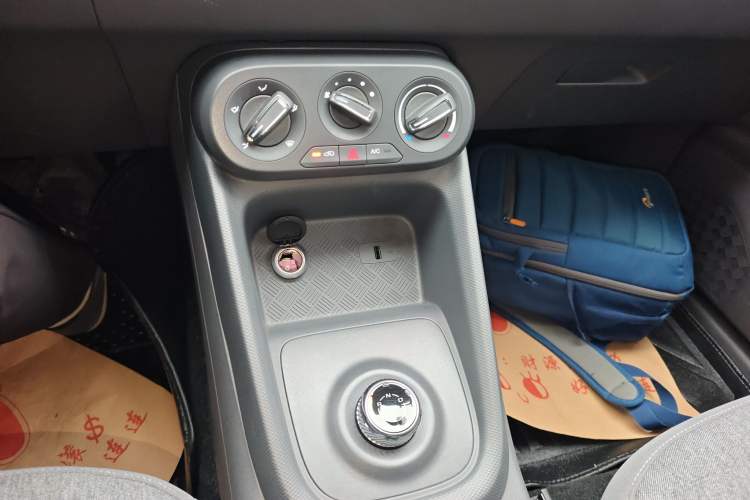 Used Wuling Hongguang New Energy 2025 Extended-Range Hybrid 50KM Comfort Version Gear Lever