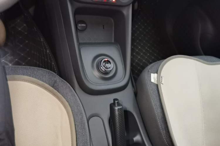 Used Wuling Hongguang New Energy 2025 Model Range-Extending Hybrid 150KM Standard Edition Gear Lever