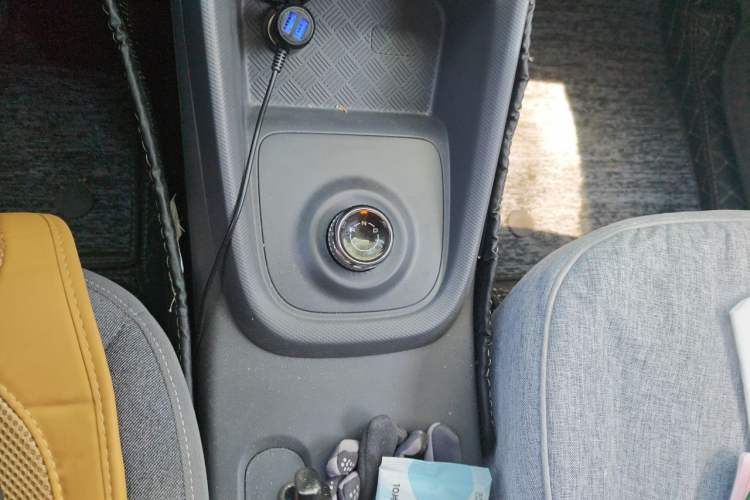 Used Wuling Hongguang New Energy 2025 Extended-Range Hybrid 50 km Utility Version Gear Lever
