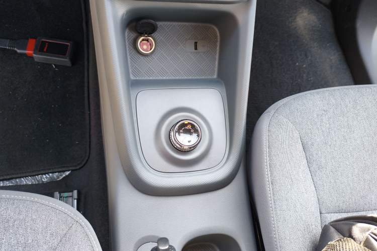Used Wuling Hongguang New Energy 2025 Extended-Range Hybrid 50KM Comfort Version Gear Lever