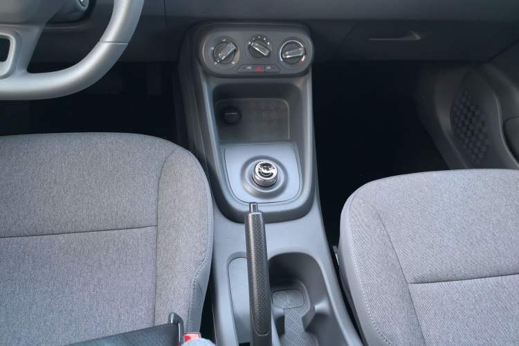 Used Wuling Hongguang New Energy 2025 Extended-Range Hybrid 50 km Utility Version Gear Lever