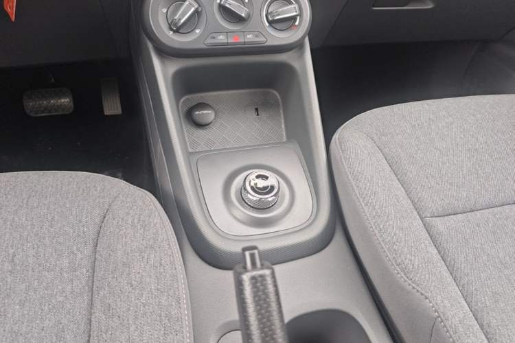 Used Wuling Hongguang New Energy 2025 Extended-Range Hybrid 50KM Comfort Version Gear Lever