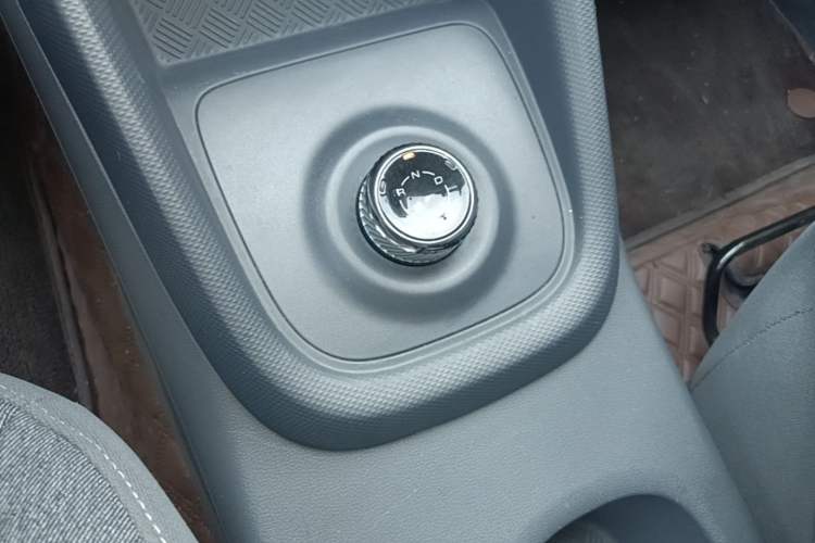Used Wuling Hongguang New Energy 2025 Model Range-Extending Hybrid 150KM Comfort Edition Gear Lever