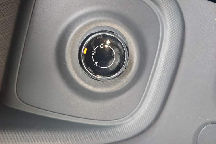 Used Wuling Hongguang New Energy 2025 Model Range-Extending Hybrid 150KM Comfort Edition Gear Lever