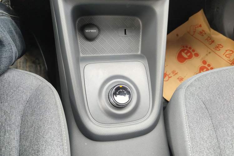 Used Wuling Hongguang New Energy 2025 Extended-Range Hybrid 50KM Comfort Version Gear Lever