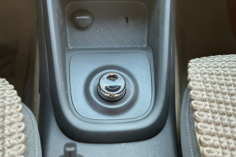 Used Wuling Hongguang New Energy 2025 Extended-Range Hybrid 50KM Comfort Version Gear Lever