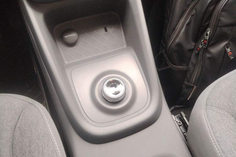 Used Wuling Hongguang New Energy 2025 Extended-Range Hybrid 50KM Comfort Version Gear Lever
