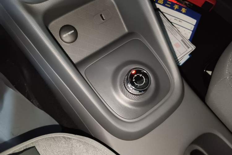 Used Wuling Hongguang New Energy 2025 Extended-Range Hybrid 50KM Comfort Version Gear Lever