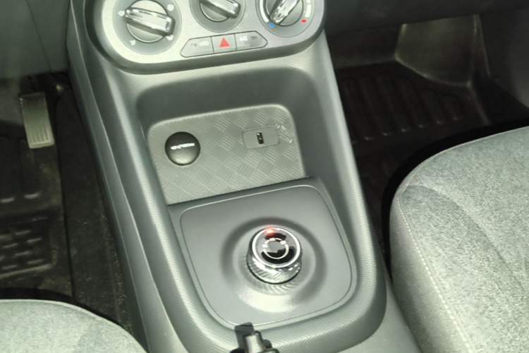 Used Wuling Hongguang New Energy 2025 Model Range-Extending Hybrid 150KM Comfort Edition Gear Lever