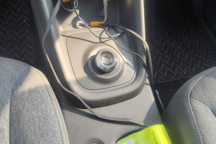 Used Wuling Hongguang New Energy 2025 Extended-Range Hybrid 50 km Standard Version Gear Lever