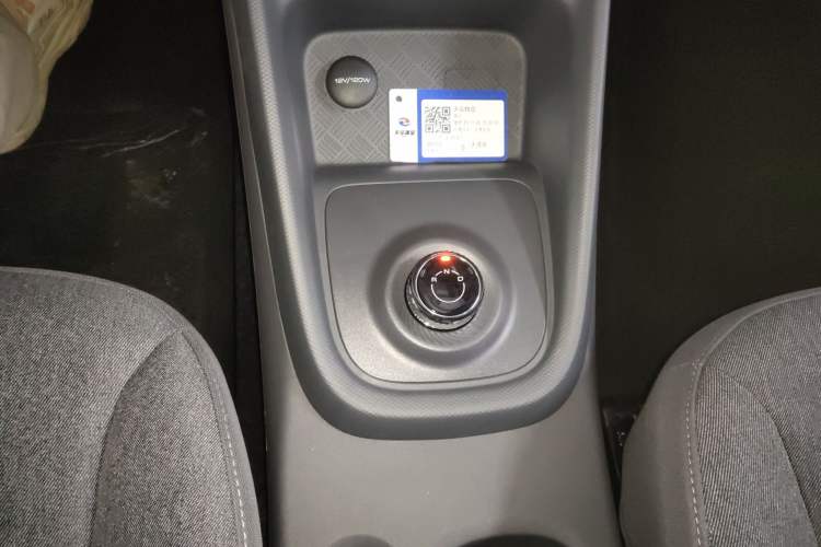 Used Wuling Hongguang New Energy 2025 Extended-Range Hybrid 50 km Utility Version Gear Lever