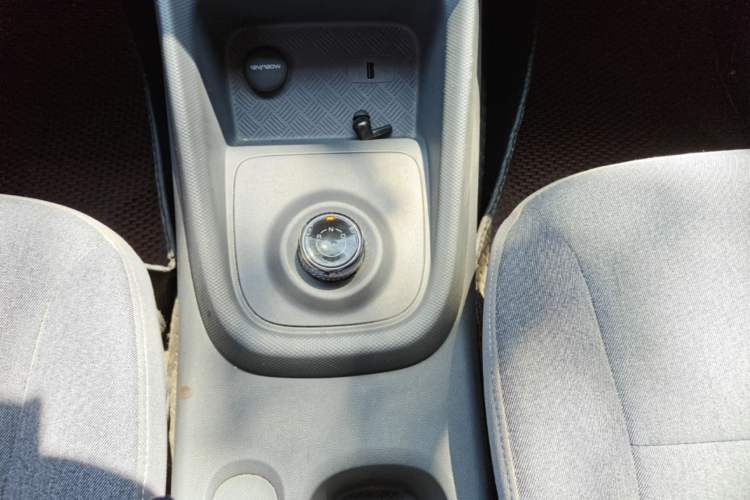 Used Wuling Hongguang New Energy 2025 Extended-Range Hybrid 50KM Comfort Version Gear Lever