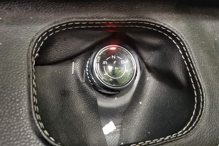 Used Wuling Hongguang New Energy 2025 Extended-Range Hybrid 50 km Standard Version Gear Lever