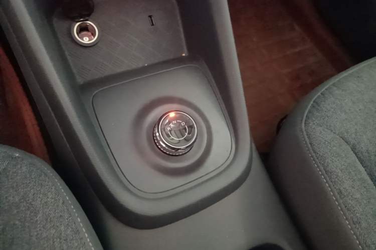 Used Wuling Hongguang New Energy 2025 Extended-Range Hybrid 50KM Comfort Version Gear Lever