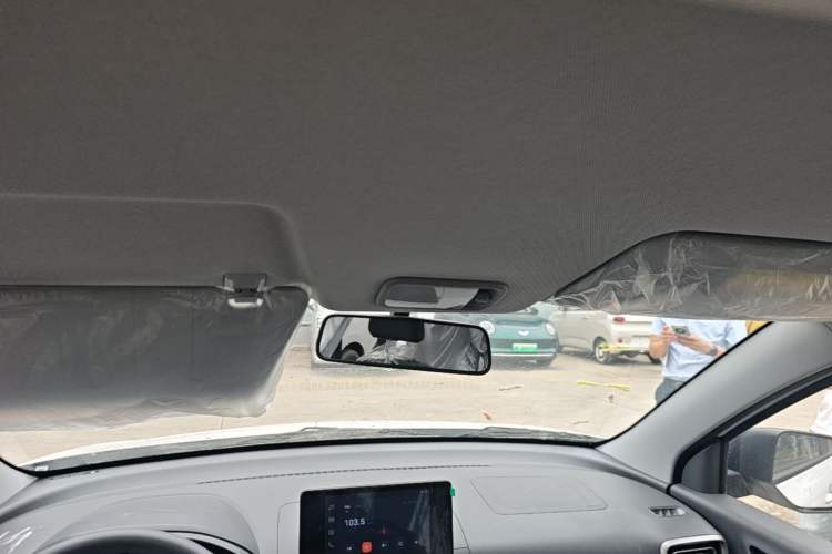 Used Wuling Hongguang New Energy 2025 Model Range-Extending Hybrid 150KM Comfort Edition Headliner